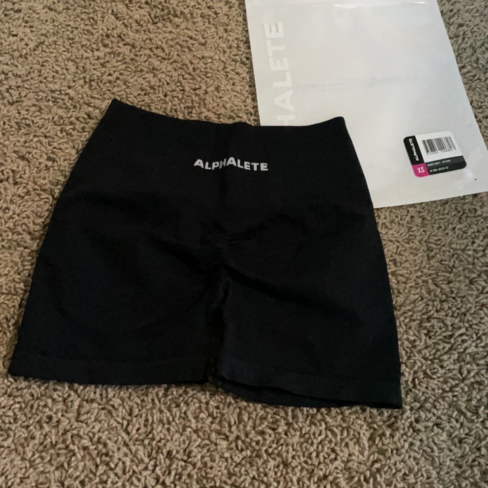 Alphalete Amplify shorts 4.5” black NWT - Picture 3 of 5